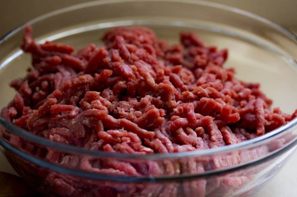 raw meat to attract wasps