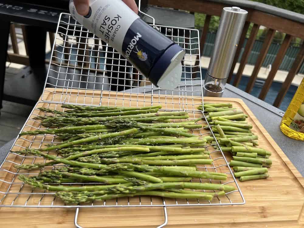 seasoning asparagus to smoke