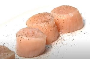 seasoned raw scallops before smoking