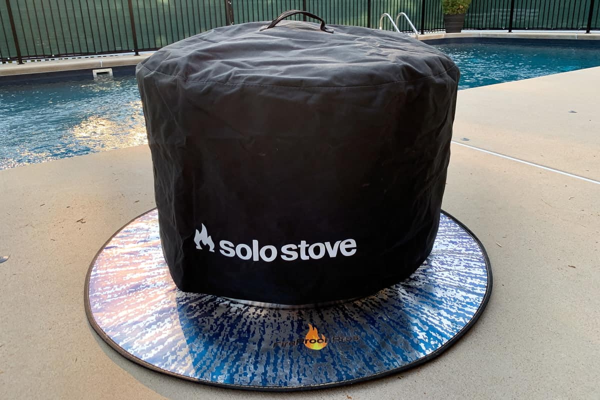 solo stove with a cover on top