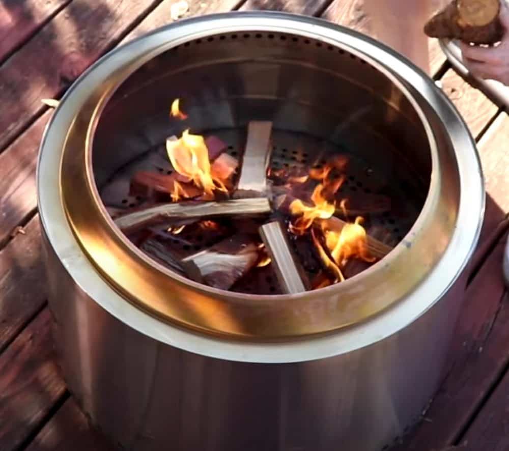 a solo stove burning the best type of woods