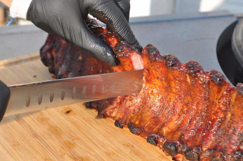 slicing a rack of baby back ribs