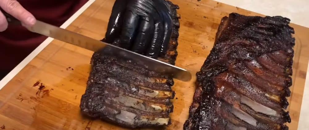 sicing a rack of smoked ribs