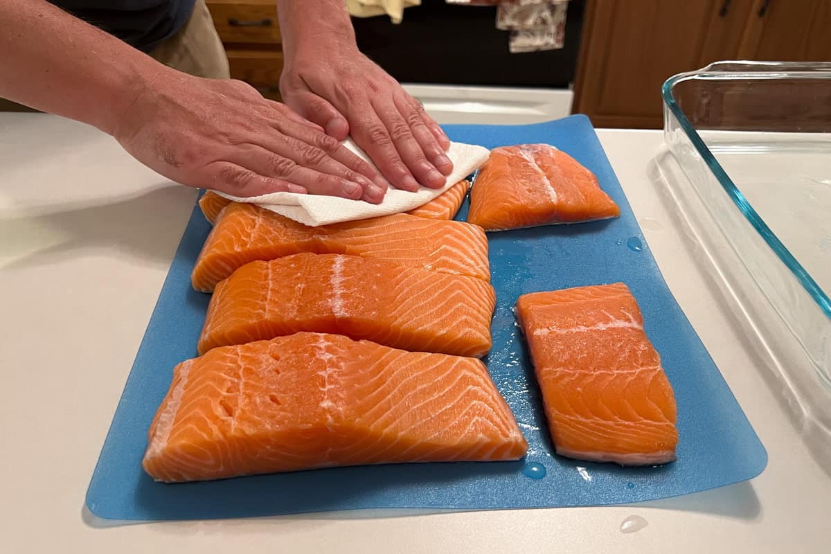 drying salmon with paper towels