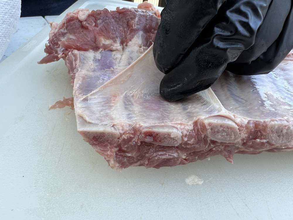 Removing membrane from spareribs