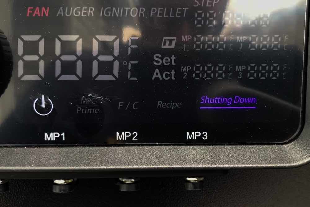 Pit Boss control panel showing shutting down cycle