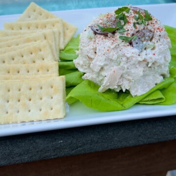 Smoked chicken salad on a lettuce leaf with crackers